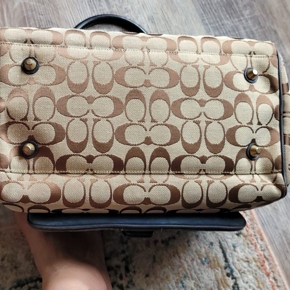 Limited Edition Coach signature Satchel - Picture 4 of 4